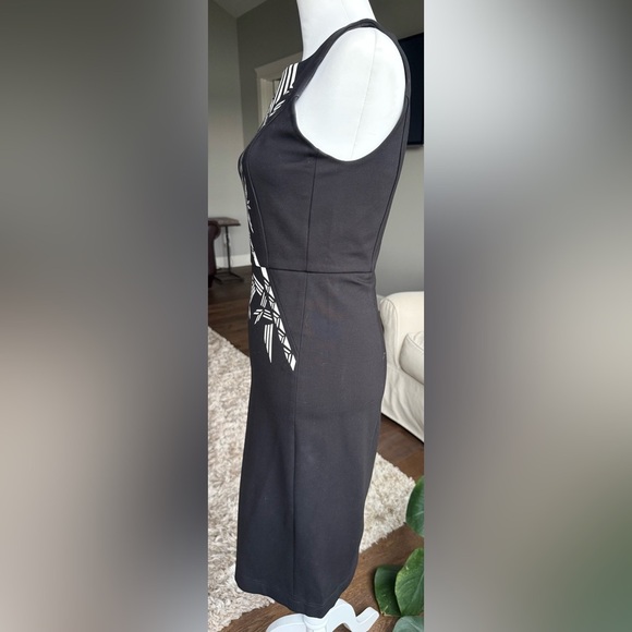 Twelfth Street by Cynthia Vincent SIZE 2 Black Scuba Dress With Geometric Design - Picture 4 of 12